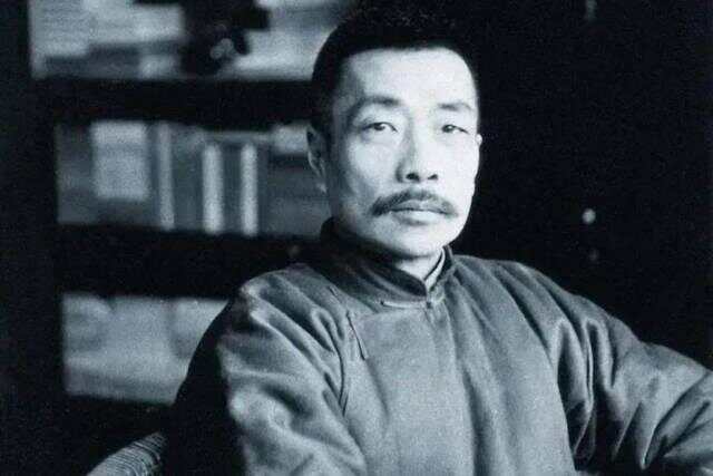 毛背心热销它的诞生与广州有关pg电子试玩网站免费鲁迅同款(图2)
