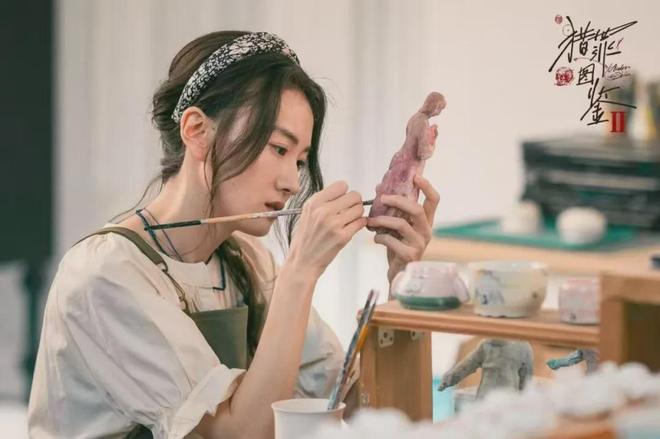 工市集的年轻人只买到溢价十倍的义乌货pg电子模拟器试玩跟风去“原创”手(图3)