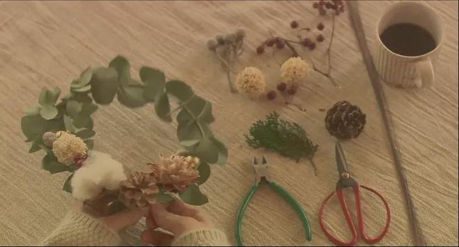 工市集的年轻人只买到溢价十倍的义乌货pg电子模拟器试玩跟风去“原创”手(图4)